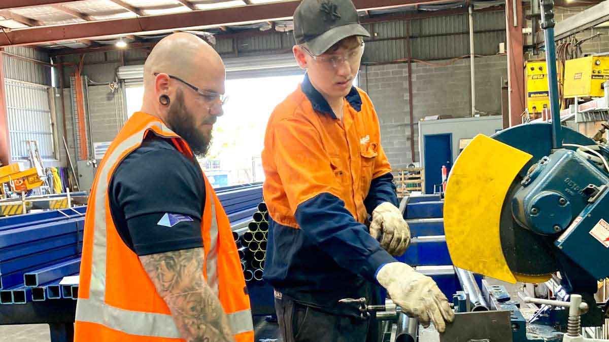 Trade Apprenticeship Vs University Degree Navigating The Best Path trade-apprenticeship-vs-university-degree-navigating-the-best-path